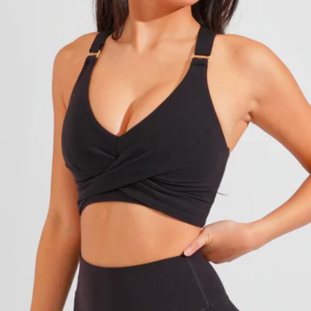 BuffBunny Candy Wrap Sports Bra - Onyx Black
Size Medium
